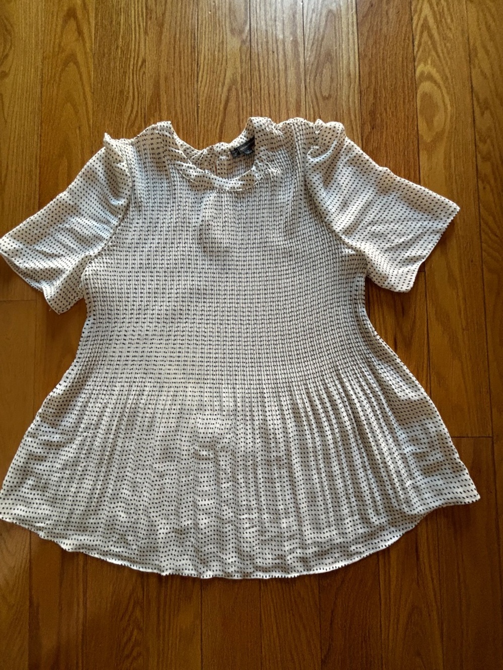 Adrianna Papell Pleated Polka Dot Sleeveless Blouse – Size Small